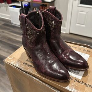 Frye Deborah Western Cowgirl Leather Stud Brown Zip distressed Booties Size 9 🤠